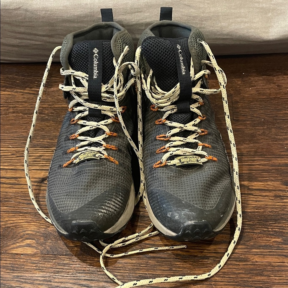 Columbia Men's Black and Tan Athletic Shoes